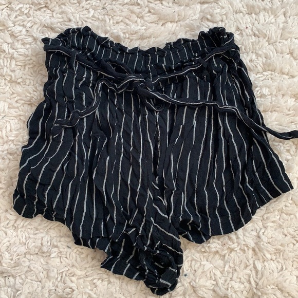 American Eagle Outfitters Pants - paper bag shorts